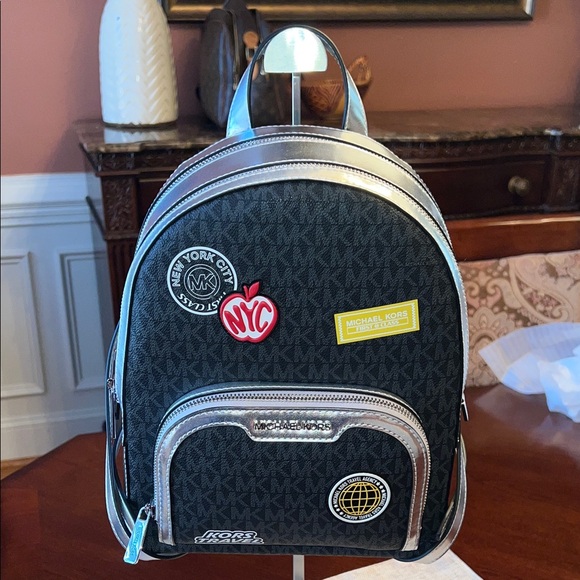 Michael Kors Black and Silver Backpack Med zip leather special NYC edition NWT - Picture 16 of 16